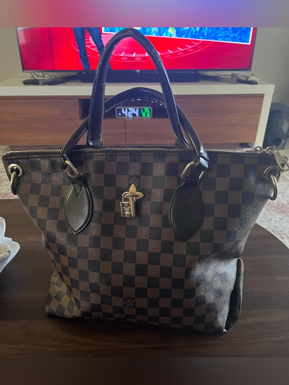 Brown checkered logo bag. Not perfect but almost 🩷see pics